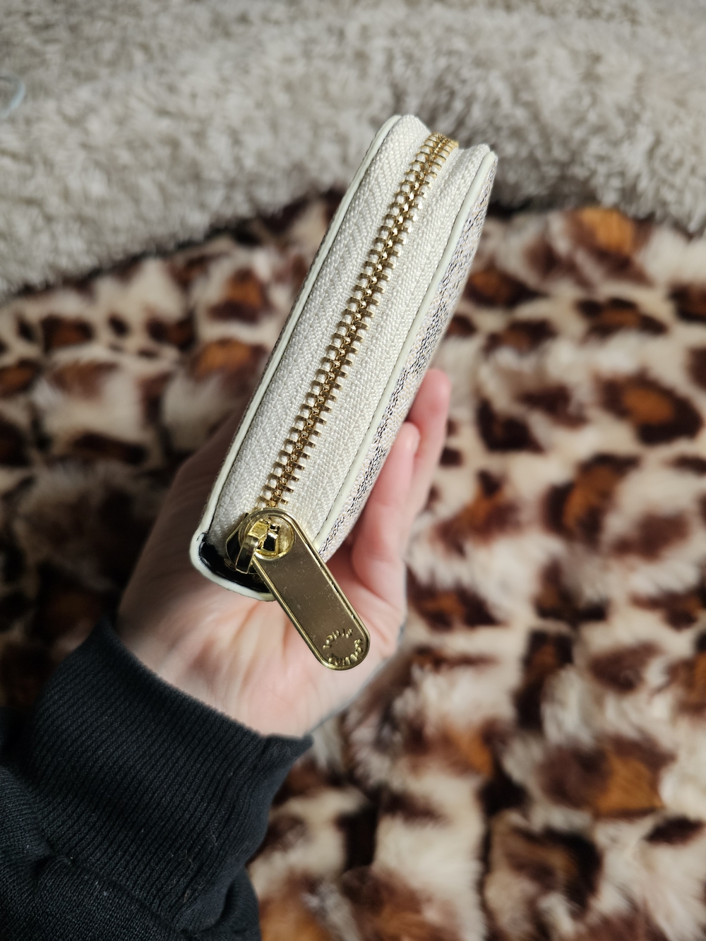 Louis Vuitton Damier Azur Zippy Wallet - White - Picture 3 of 7